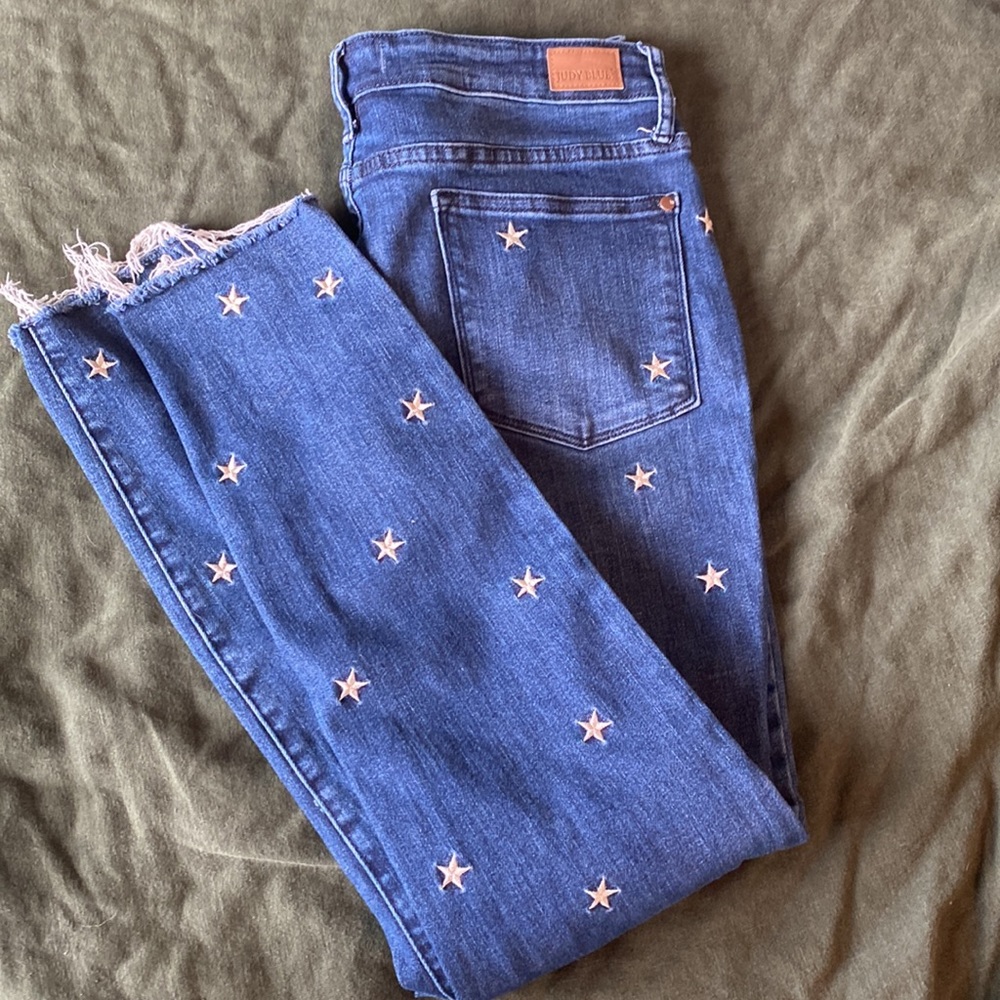 Embroidered star Judy Blue skinny jeans